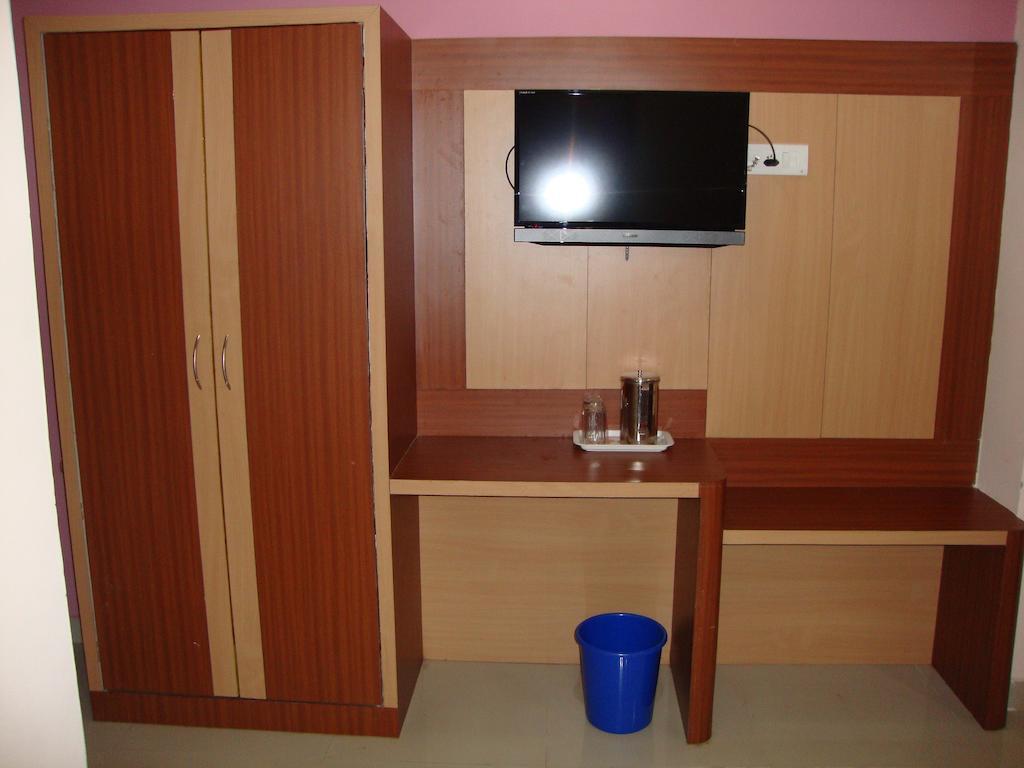 Hotel Bari International Bhubaneswar Zimmer foto