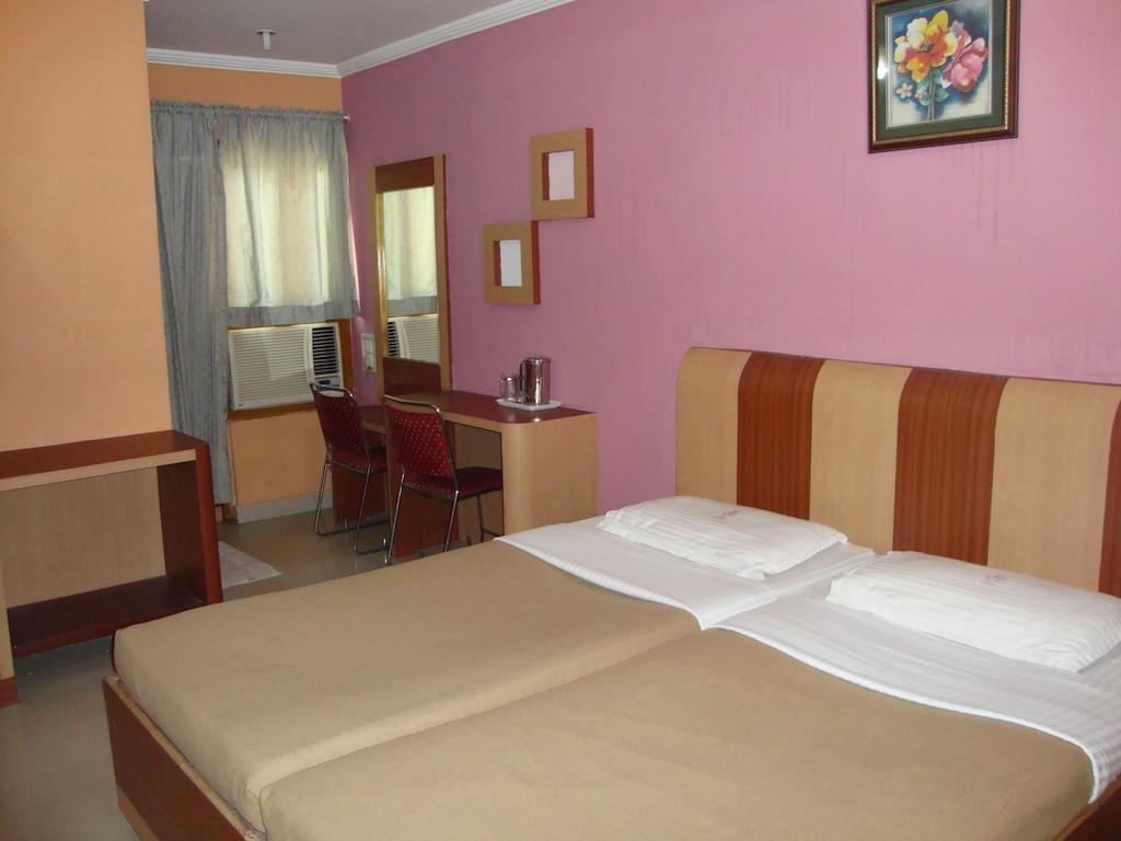 Hotel Bari International Bhubaneswar Zimmer foto